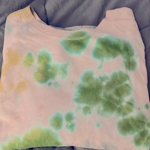 Old Navy size XL tie die. Sweat suit. Crew neck top and drawstring bottoms.